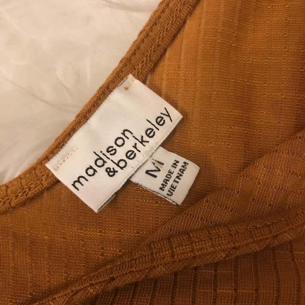 Mustard Open Shoulder Basic - Picture 2 of 2